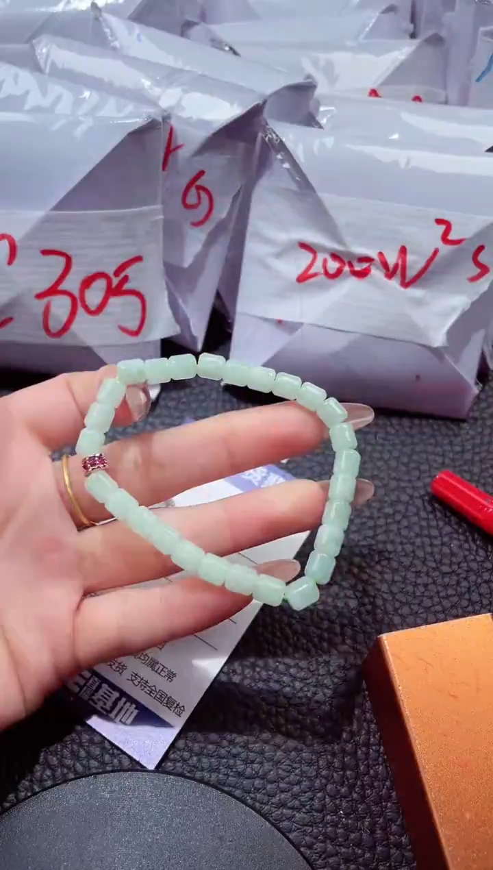 颈饰未镶嵌翡翠1