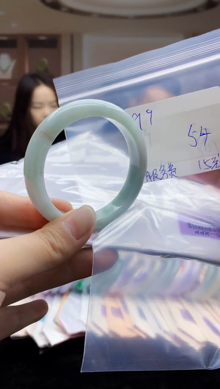 【闪购商品】翡翠手镯未镶嵌   0112352344