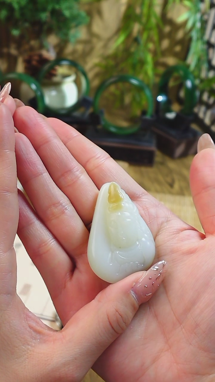 【闪购商品】和田玉吊坠(不含链)未镶嵌新疆且末带金山糖观音牌