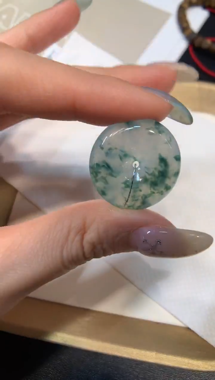 颈饰未镶嵌翡翠平安扣