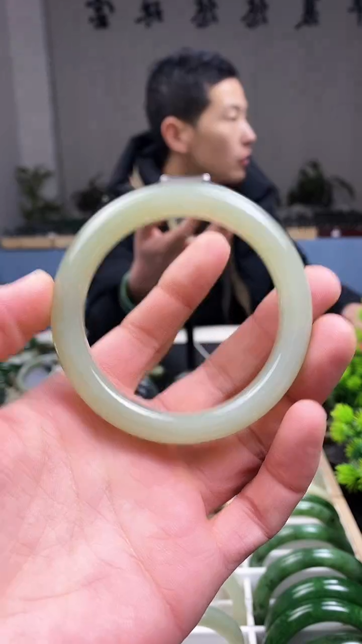 【闪购商品】和田玉手镯未镶嵌59