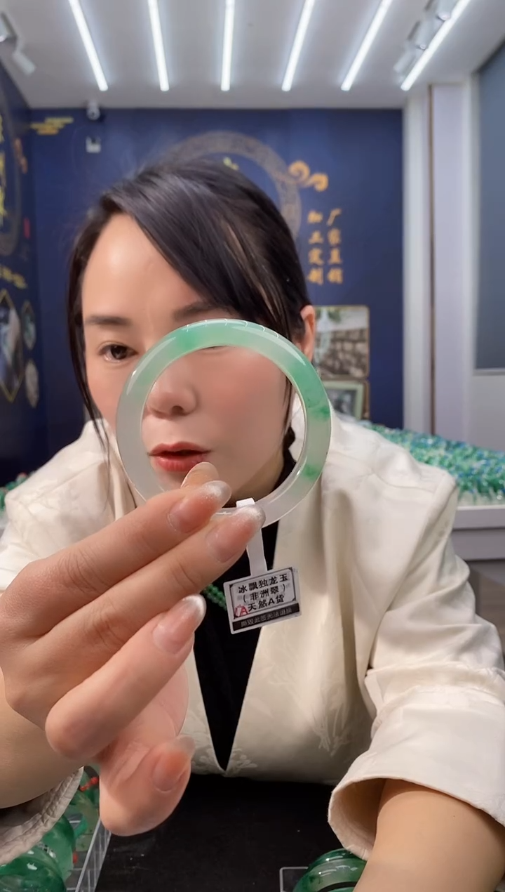 【闪购商品】石英质玉手镯未镶嵌10