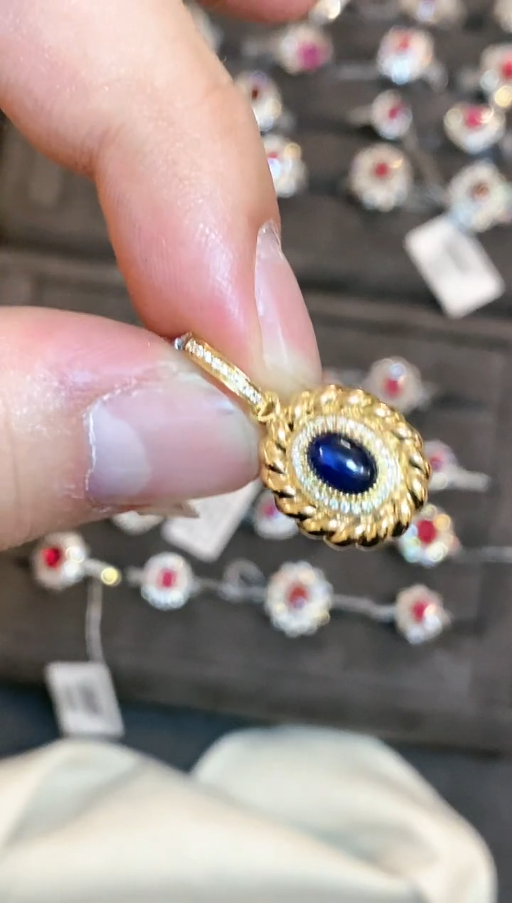 【闪购商品】蓝宝石吊坠18K金镶嵌0.72ct/展会专属价/