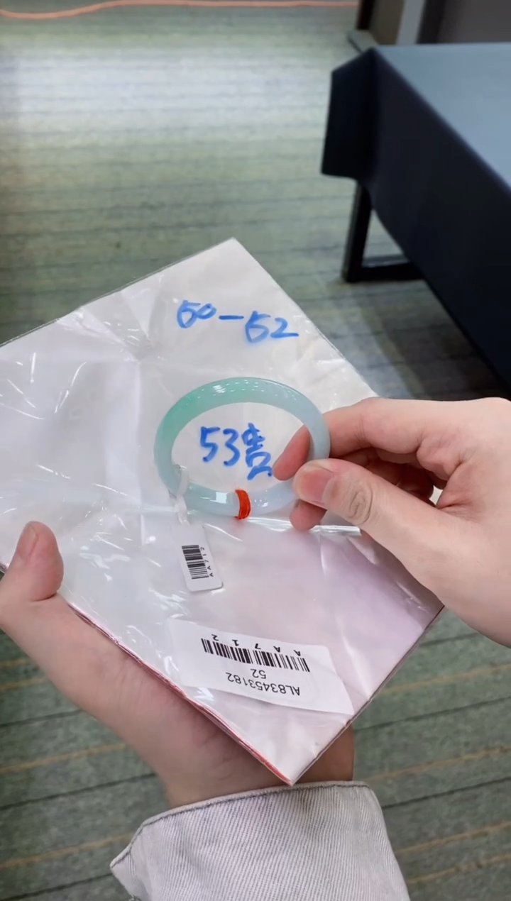 【闪购商品】翡翠手镯未镶嵌               