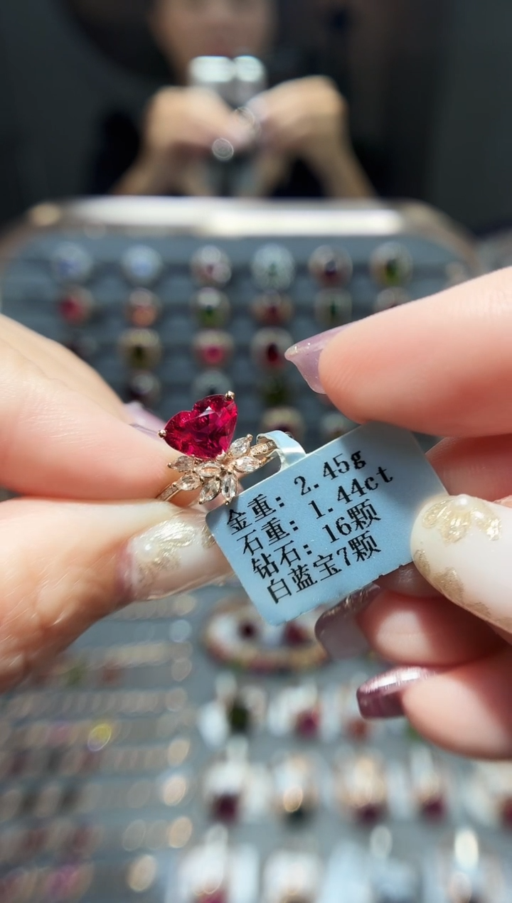 18K金镶嵌戒指碧玺1.44.