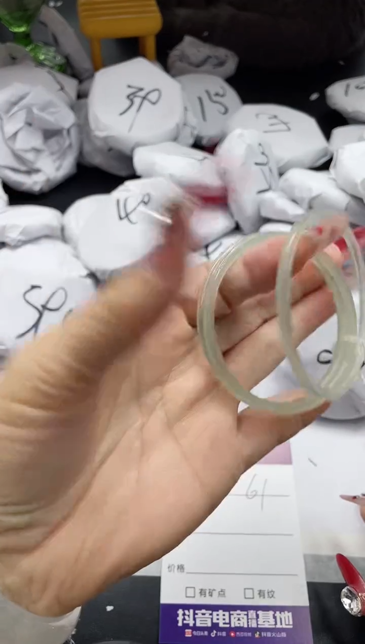 【闪购商品】石英质玉手镯未镶嵌61