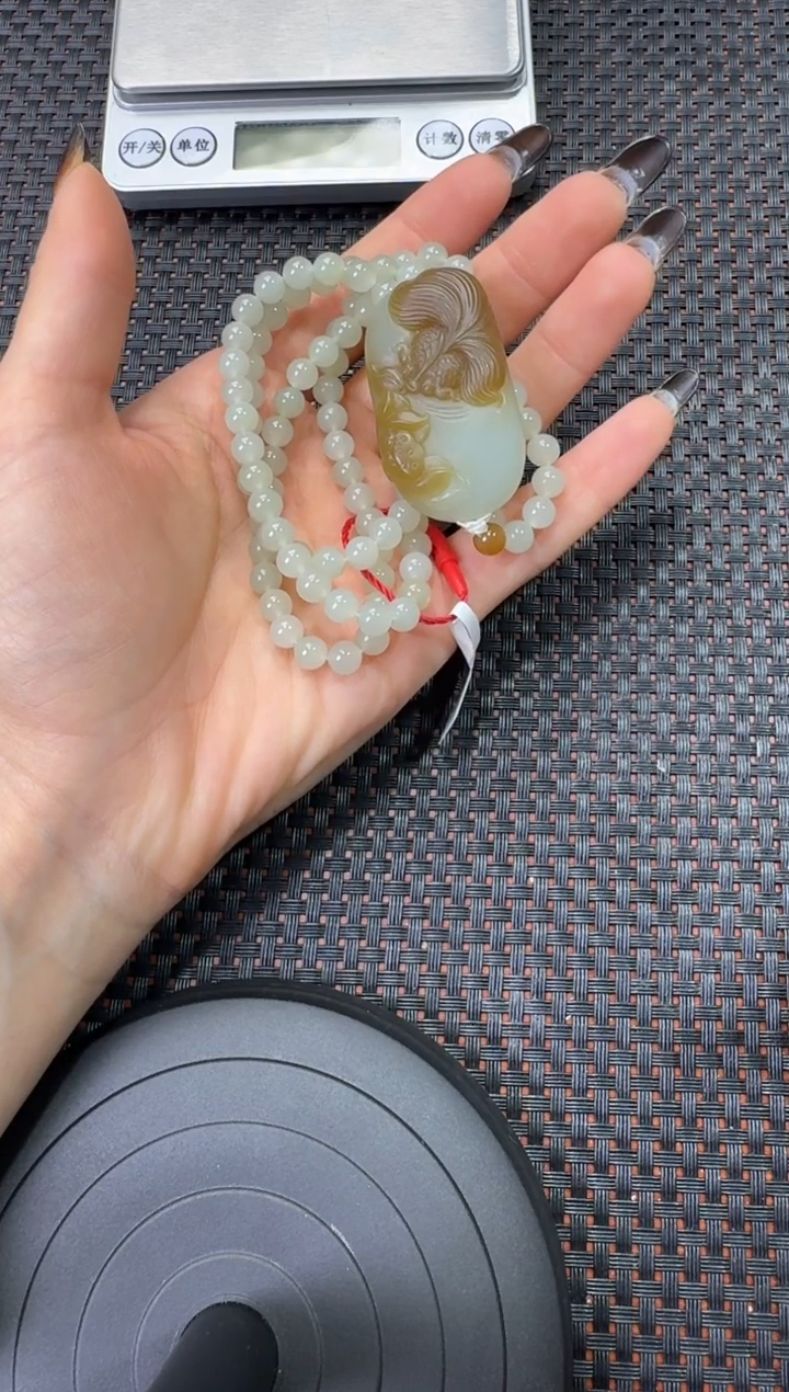 吊坠(赠链)未镶嵌和田玉且末糖青吊坠