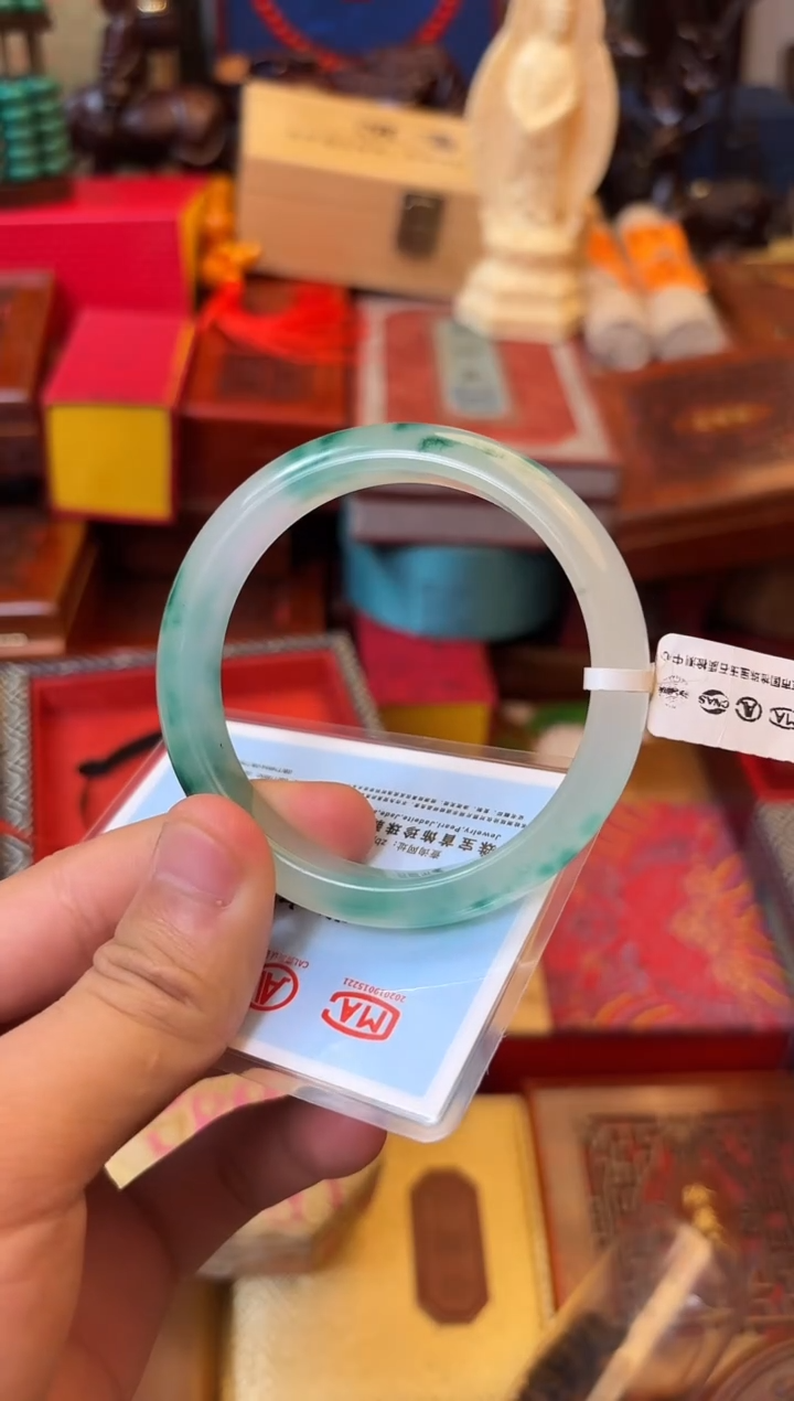 翡翠手镯未镶嵌——————————————1