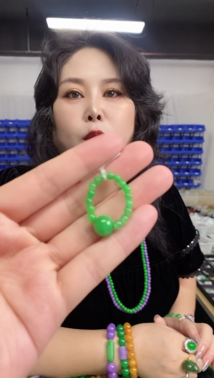 翡翠戒圈未镶嵌闪购链接 多样性发其一颜色微差