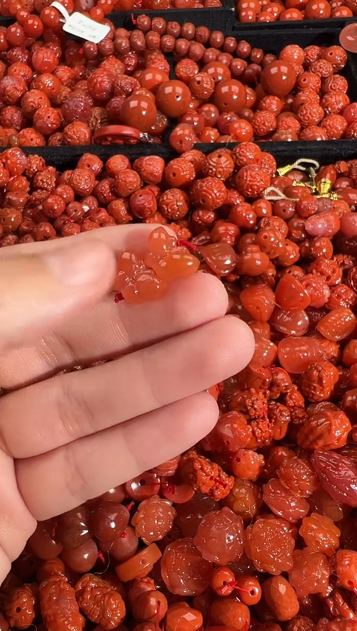 颈饰未镶嵌南红玛瑙1