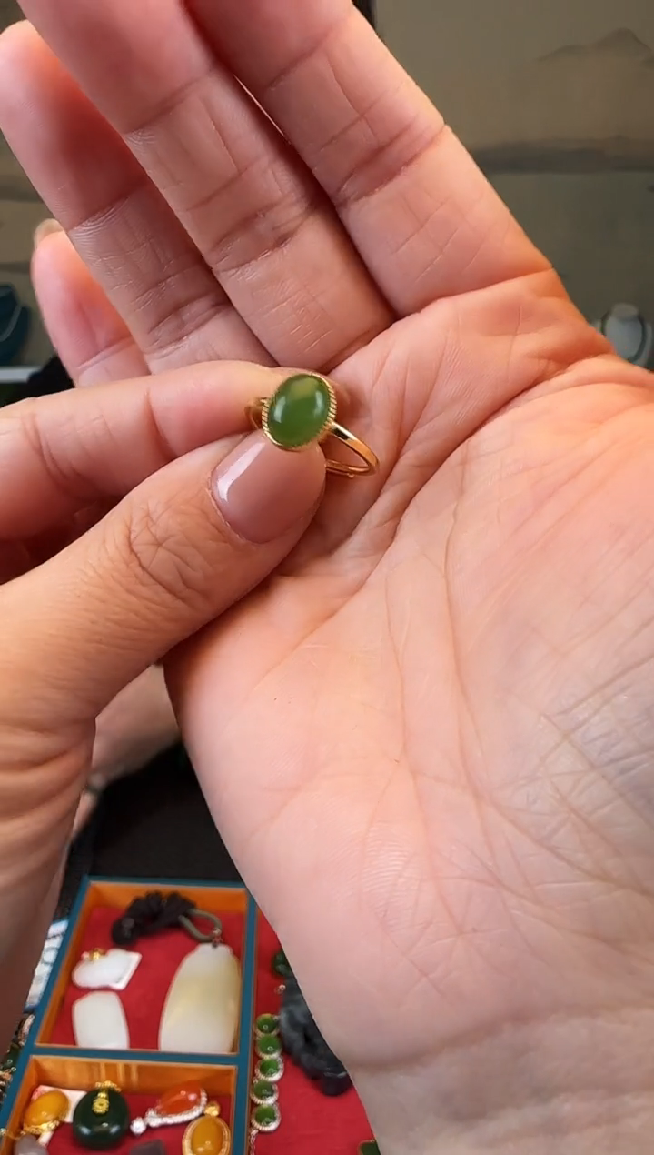 未镶嵌戒指和田玉椭圆蛋面