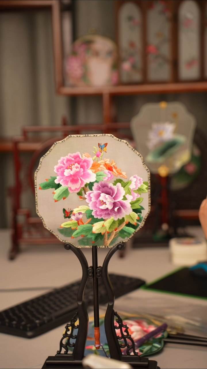 扇子苏绣作品手工团扇