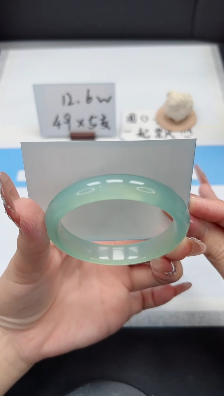 【闪购商品】石英质玉手镯未镶嵌378/58.4晴水