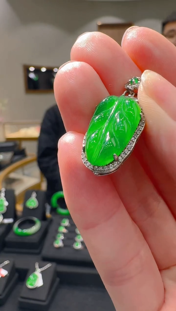 【闪购商品】翡翠吊坠(不含链)银S925镶嵌天然翡翠A货多样性发一件