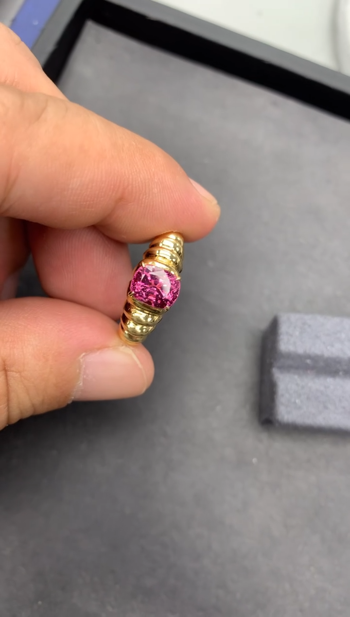 【闪购商品】尖晶石戒指18K金镶嵌2.19克拉