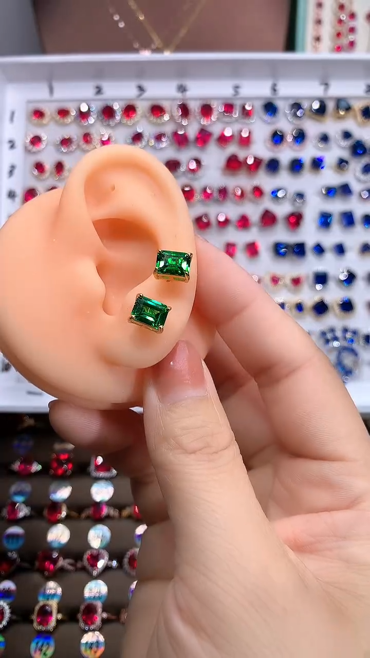 【闪购商品】透辉石耳饰银S925镶嵌金色6.8