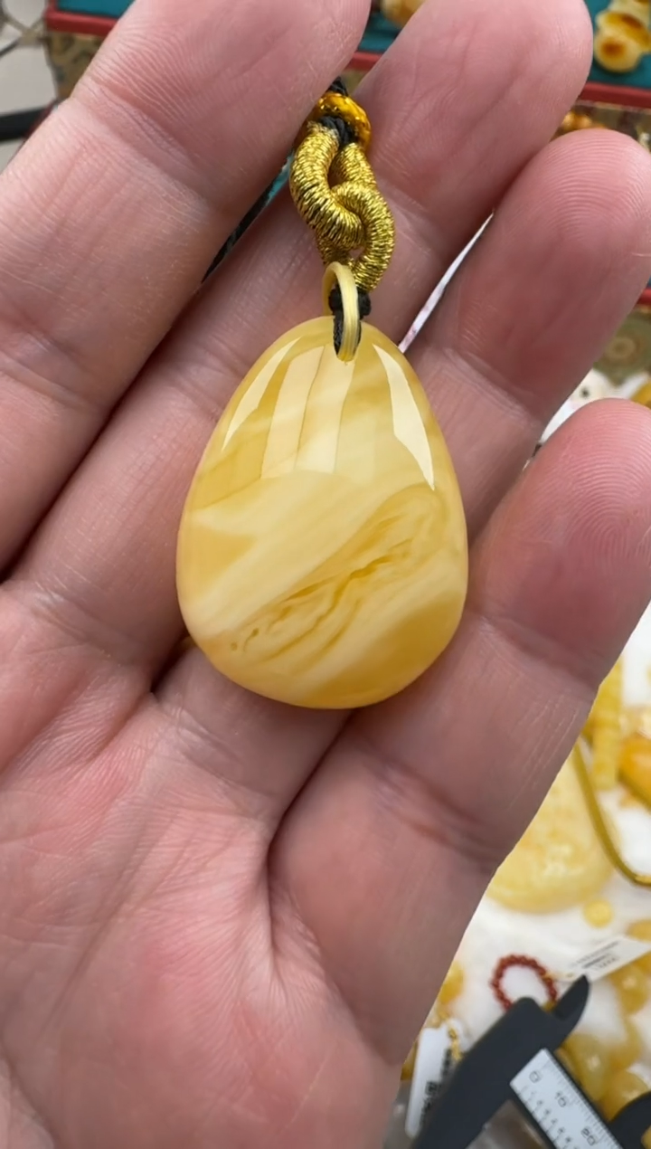 琥珀未镶嵌珠宝奇石水滴吊坠HZ124