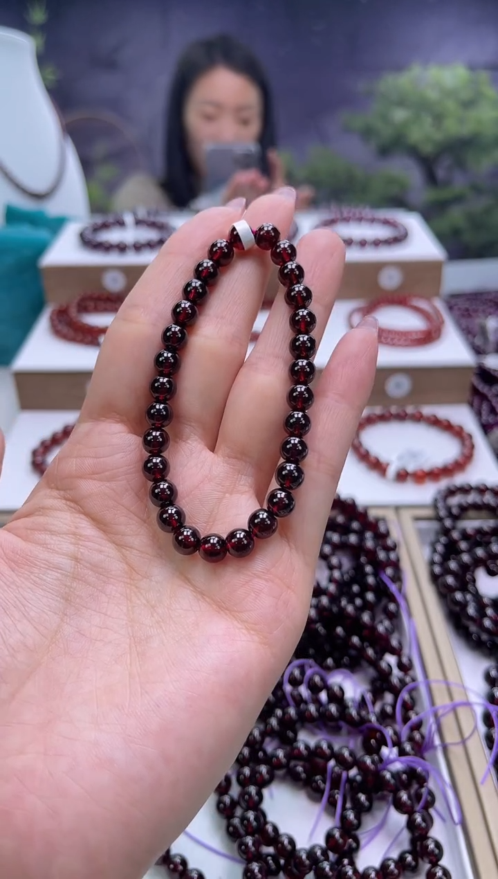 【闪购商品】石榴石手串未镶嵌酒红色石榴石手串6mm+多样式发一