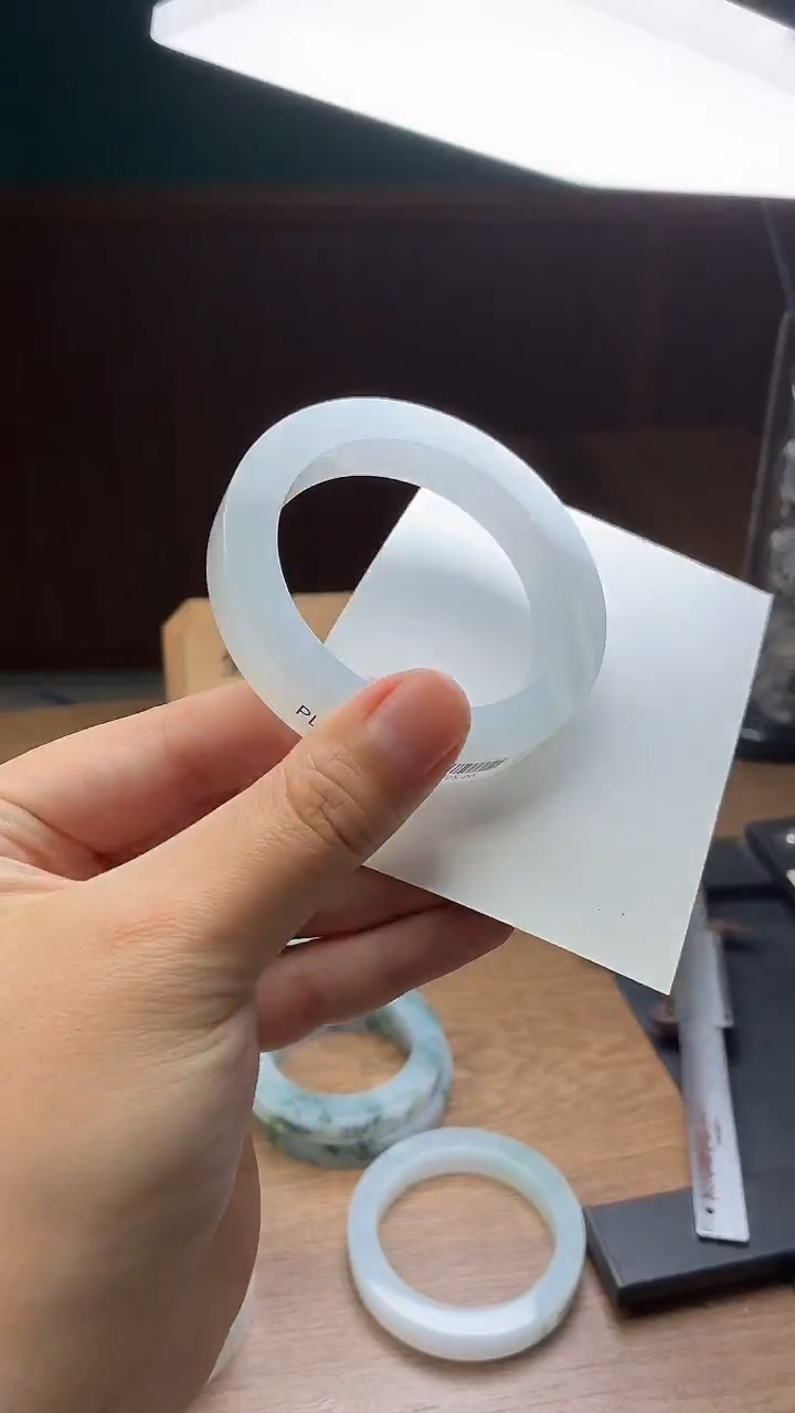 未镶嵌手镯定制翡翠s****5定制