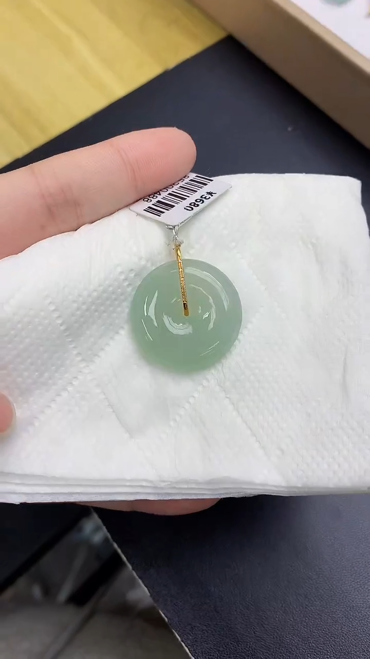 颈饰18K金镶嵌翡翠天然A货