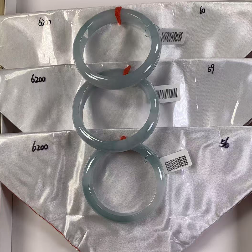 天然缅甸翡翠A货手镯多样性发货，发一件