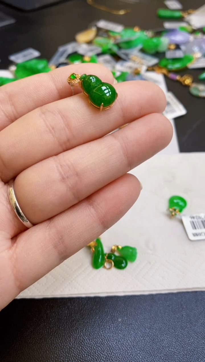 【闪购商品】翡翠颈饰18K金镶嵌葫芦