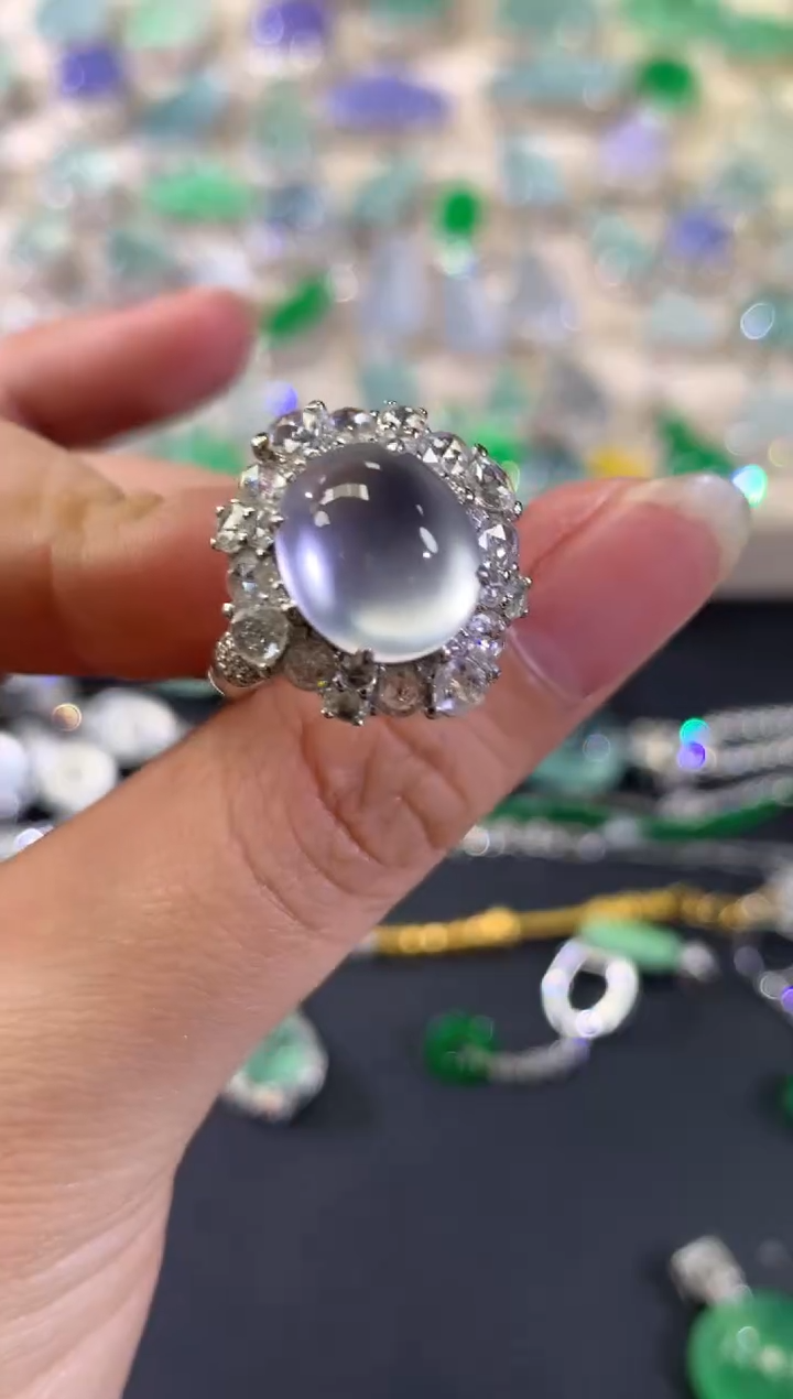 18K金镶嵌戒指翡翠人**戏A556|98000