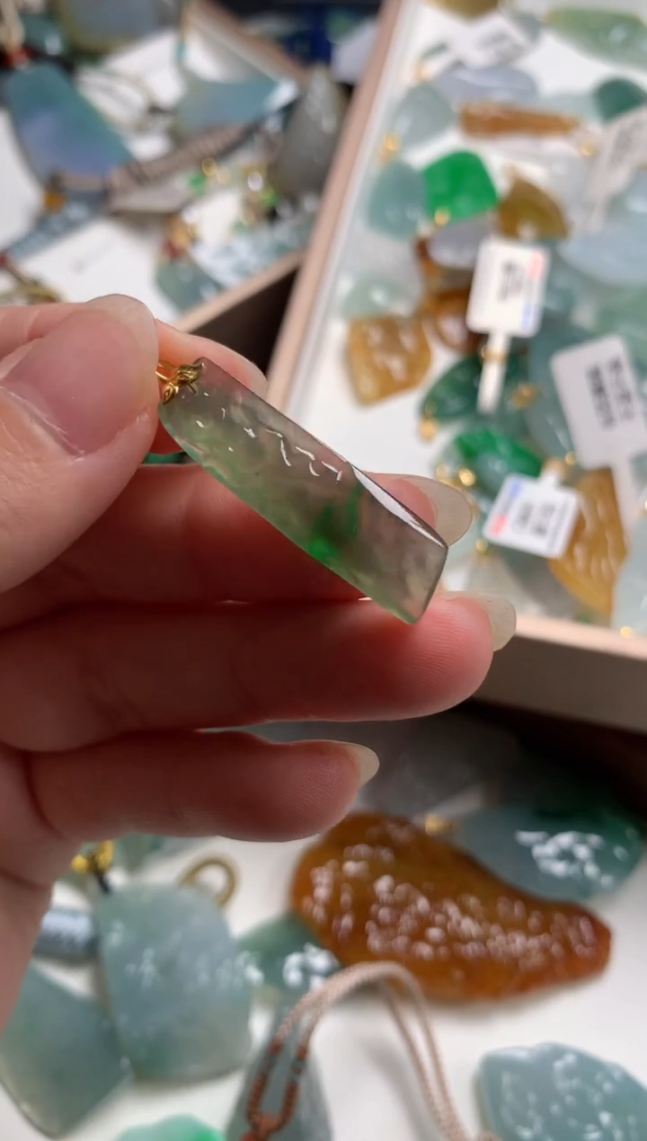 【闪购商品】翡翠颈饰18K金镶嵌吊坠