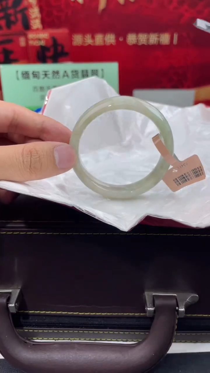 【闪购商品】翡翠手镯未镶嵌13翡翠手镯（微瑕）