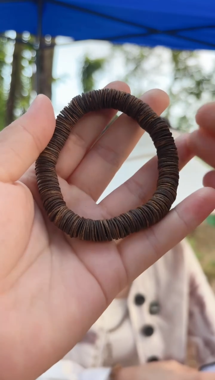沉香手串海南莺歌绿奇楠皮油随型药片单圈多样性发货