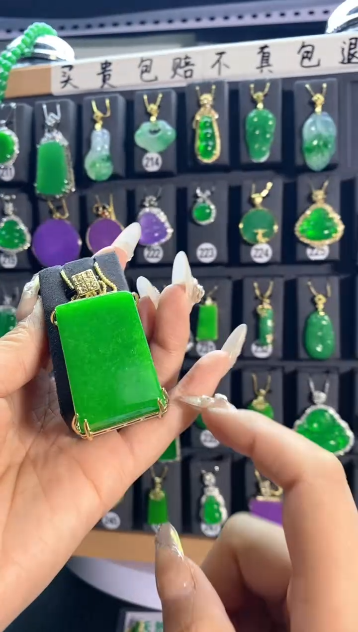 【闪购商品】翡翠颈饰银S925镶嵌218...