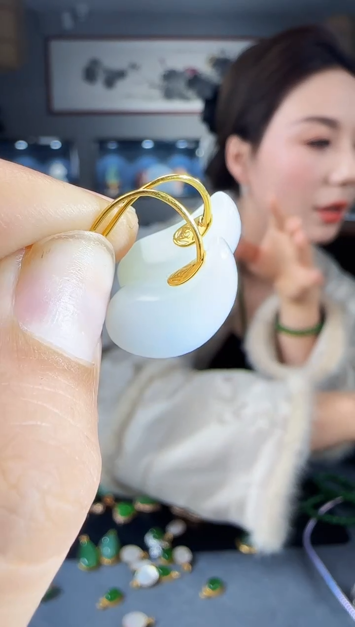 【闪购商品】和田玉耳钉18K金镶嵌1