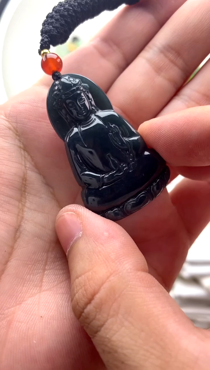 颈饰未镶嵌翡翠小石头