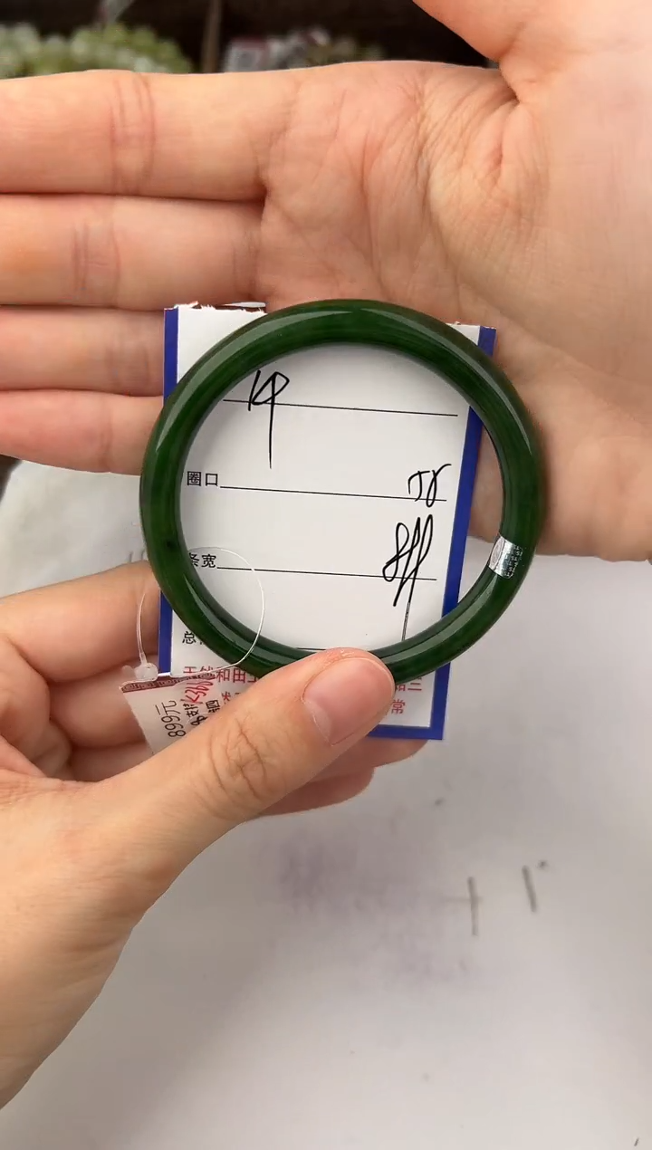 未镶嵌手镯和田玉14颜色微差无瑕疵