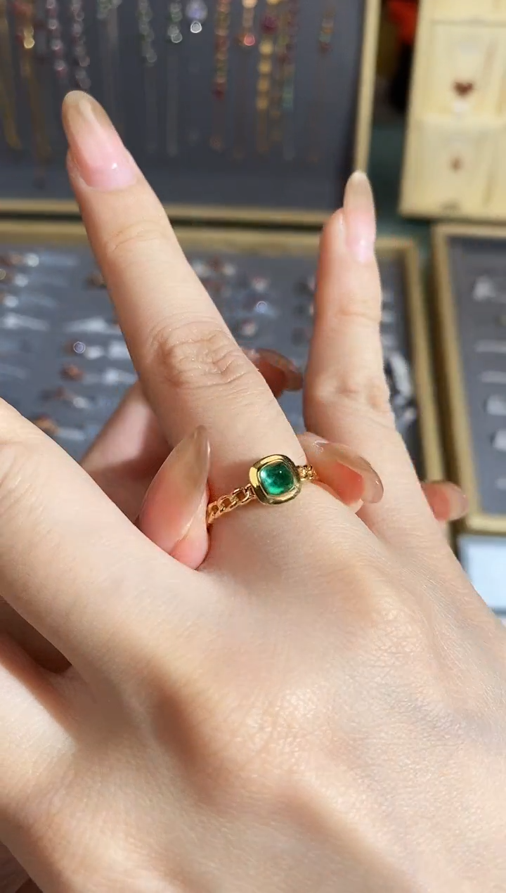 【闪购商品】祖母绿戒指18K金镶嵌戒指
