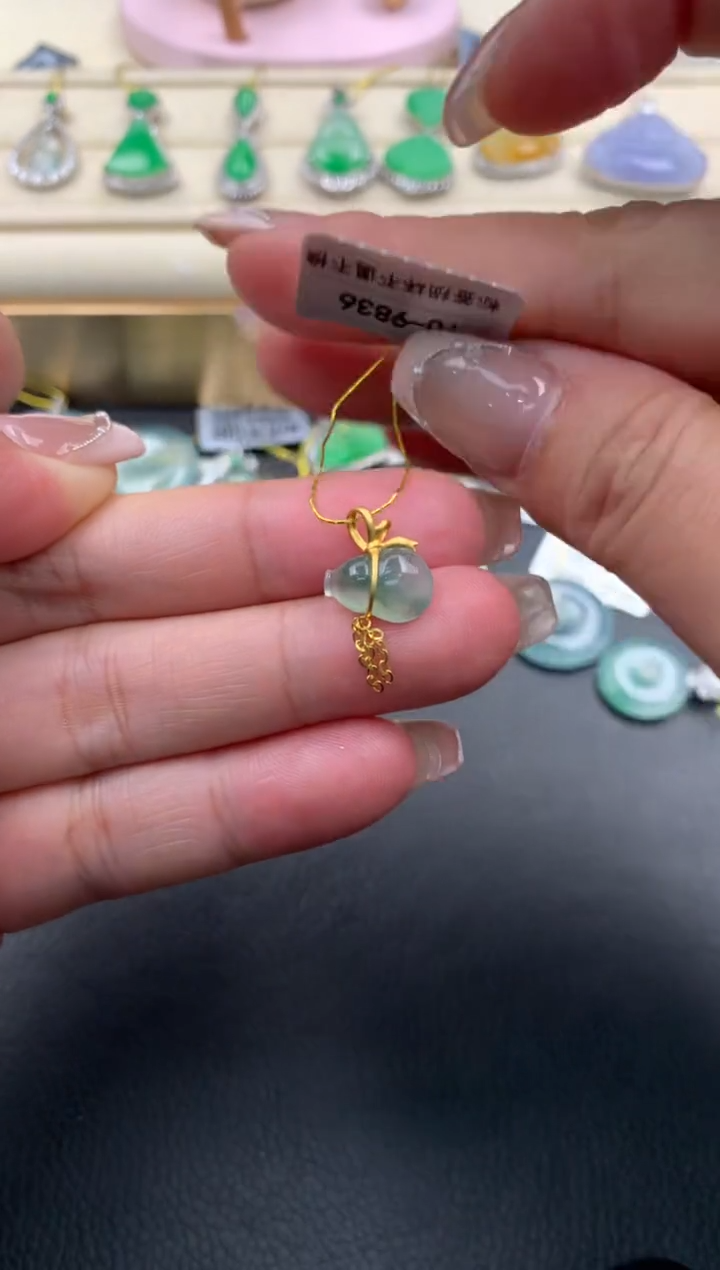 【闪购商品】翡翠颈饰18K金镶嵌D546.....