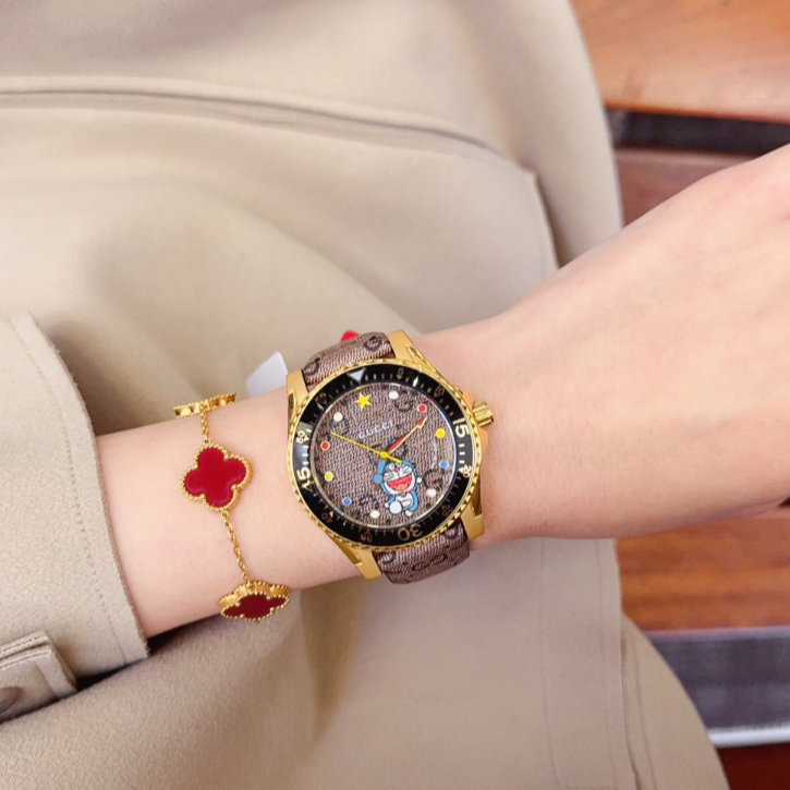 【周周专属】GUCCI古驰Dive系哆啦A梦联名款黑色40MM石英表YA136335