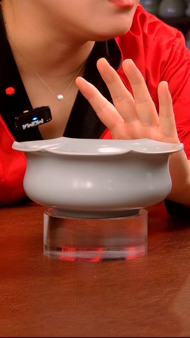 【闪购商品】瓷片210月白荷口水洗.........