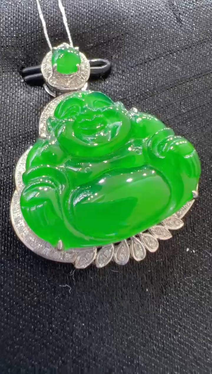 【闪购商品】翡翠吊坠(不含链)18K金镶嵌                