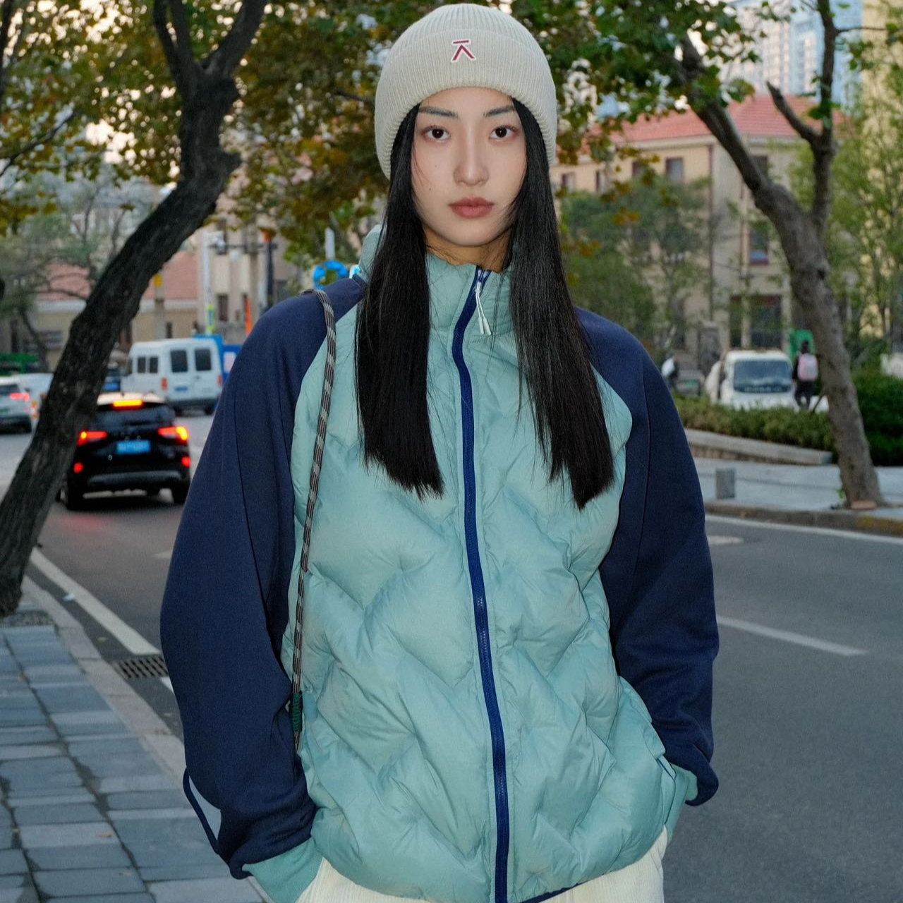新款轻量化撞色拼接男女保暖立领压胶棉服外套0894