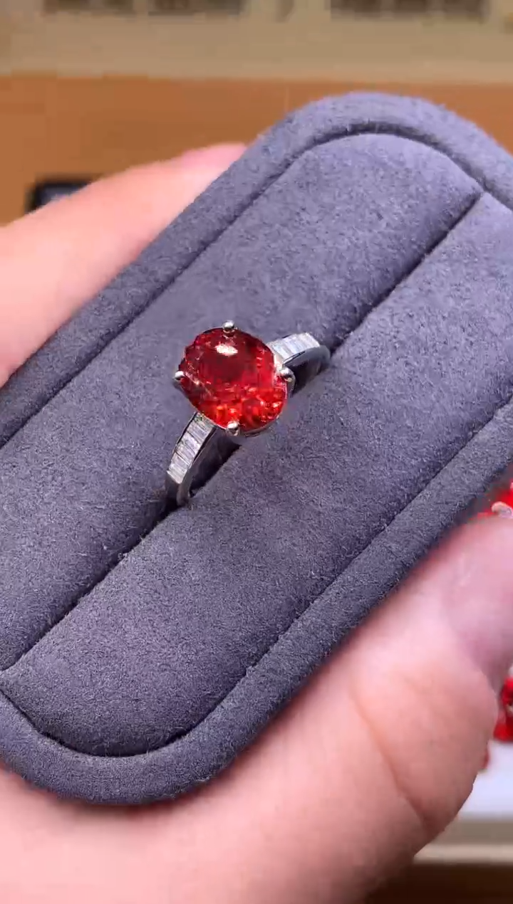 银S925镶嵌戒指红色碧玺5820