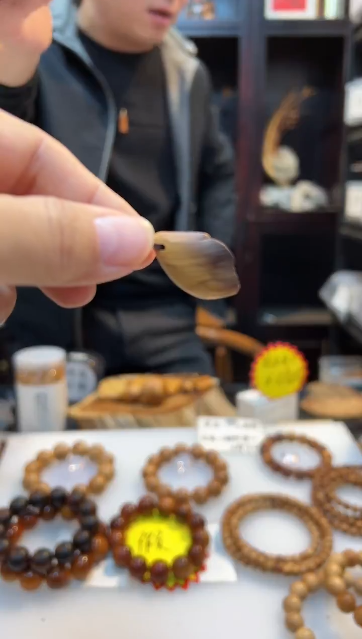 崖柏m*m生日浮力保真雷击挂绳吊坠