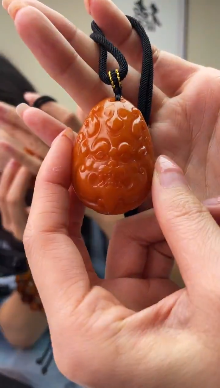 琥珀未镶嵌珠宝奇石T022微瑕假一罚十，多样性发一件