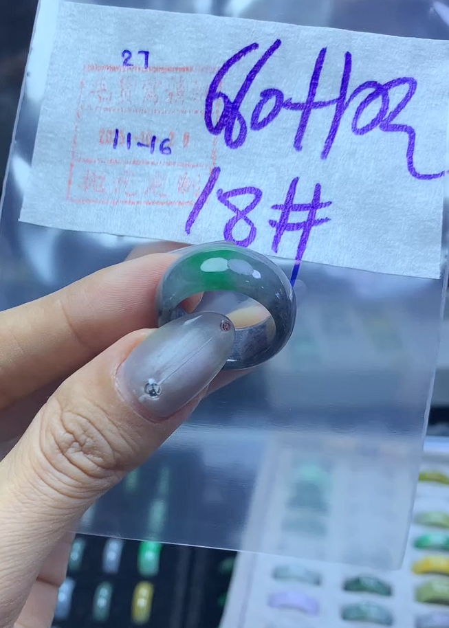 27翡翠18*670元毛货需精抛光