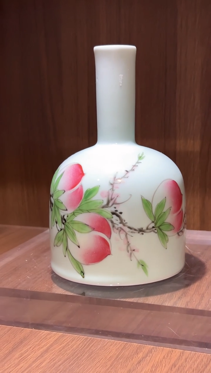 【闪购商品】瓶景德镇陶瓷寿桃摇铃尊