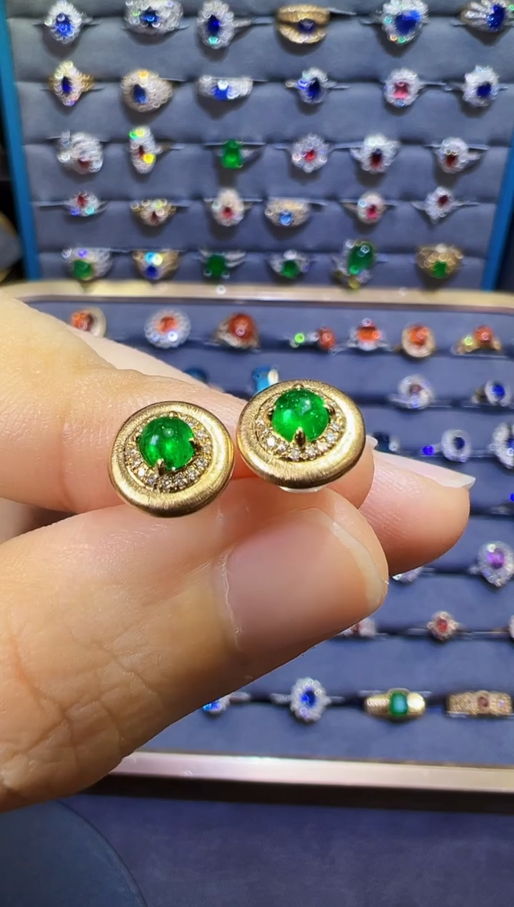 耳饰18K金镶嵌祖母绿斯瓦特