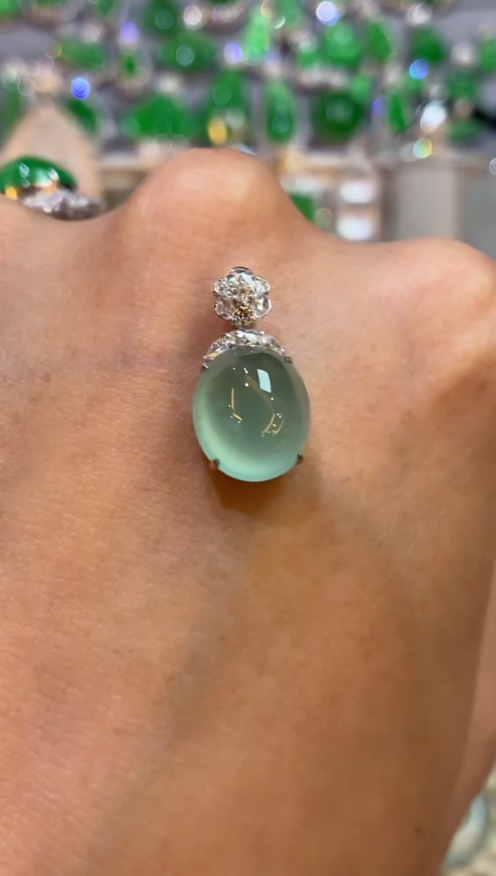 吊坠(不含链)18K金镶嵌翡翠蛋面