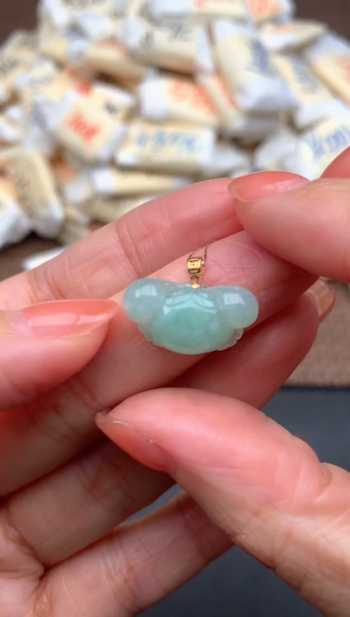 18K金镶嵌挂件翡翠1