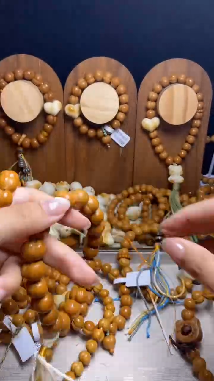 手串猴头核桃7****࿐龙炎爱心小熊三通手持