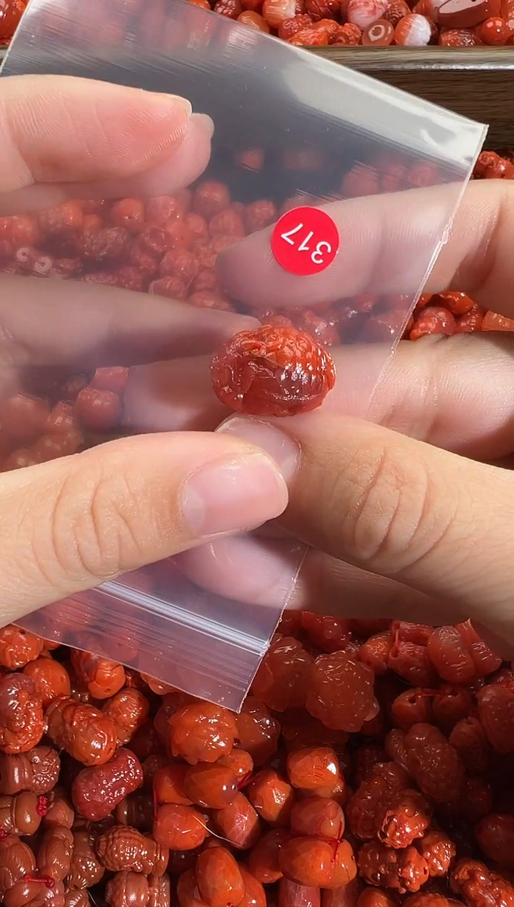 颈饰未镶嵌南红玛瑙1